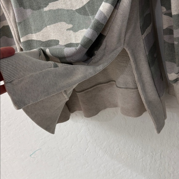 Aerie Side Slit Oversized Camo Pullover Sweater Small Green Beige Gray - Picture 2 of 5